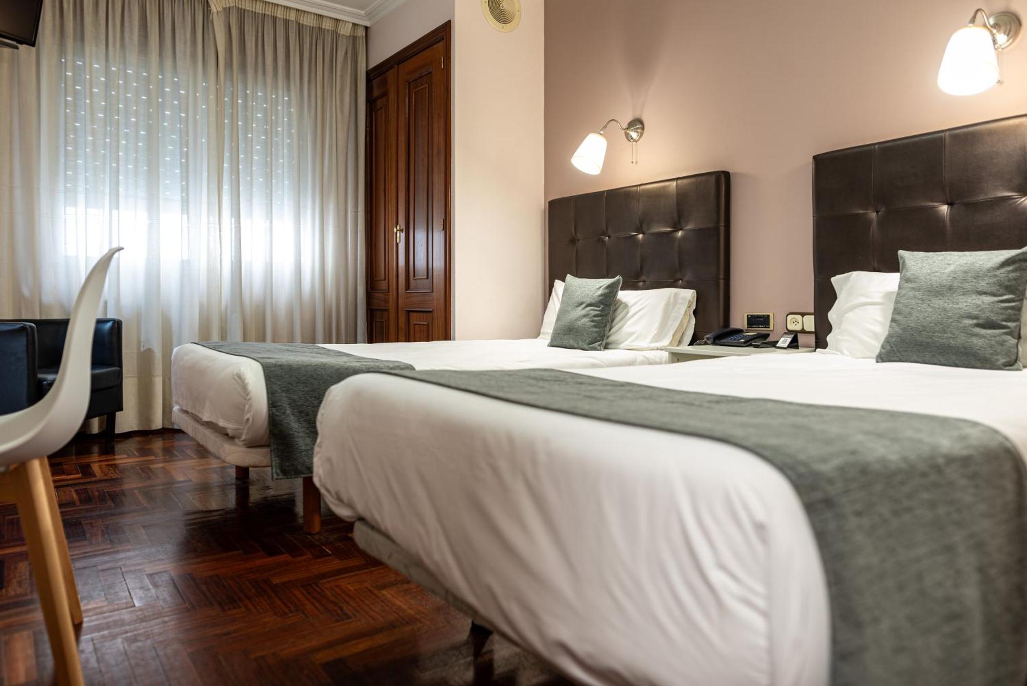 Hotel Alda Centro Pontevedra Bagian luar foto