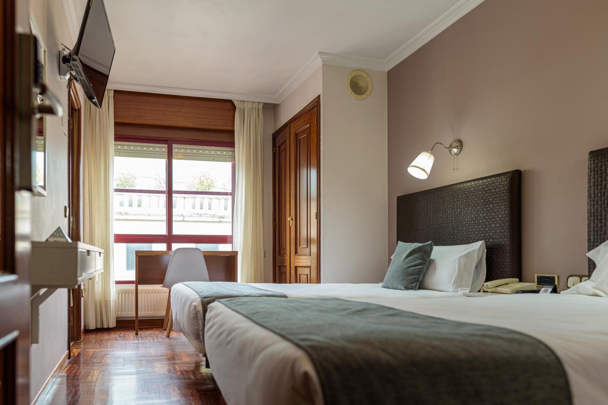 Hotel Alda Centro Pontevedra Bagian luar foto