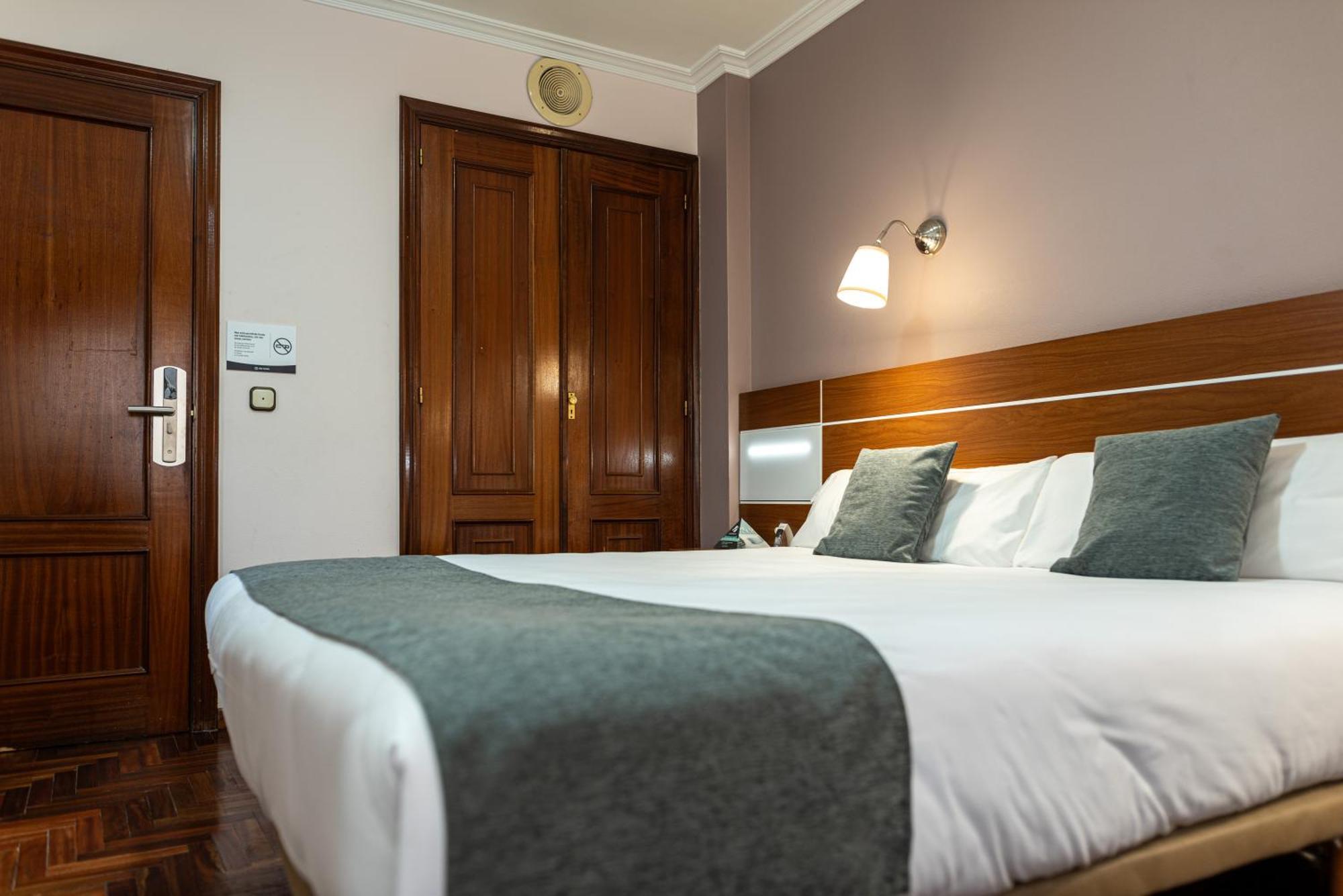 Hotel Alda Centro Pontevedra Bagian luar foto